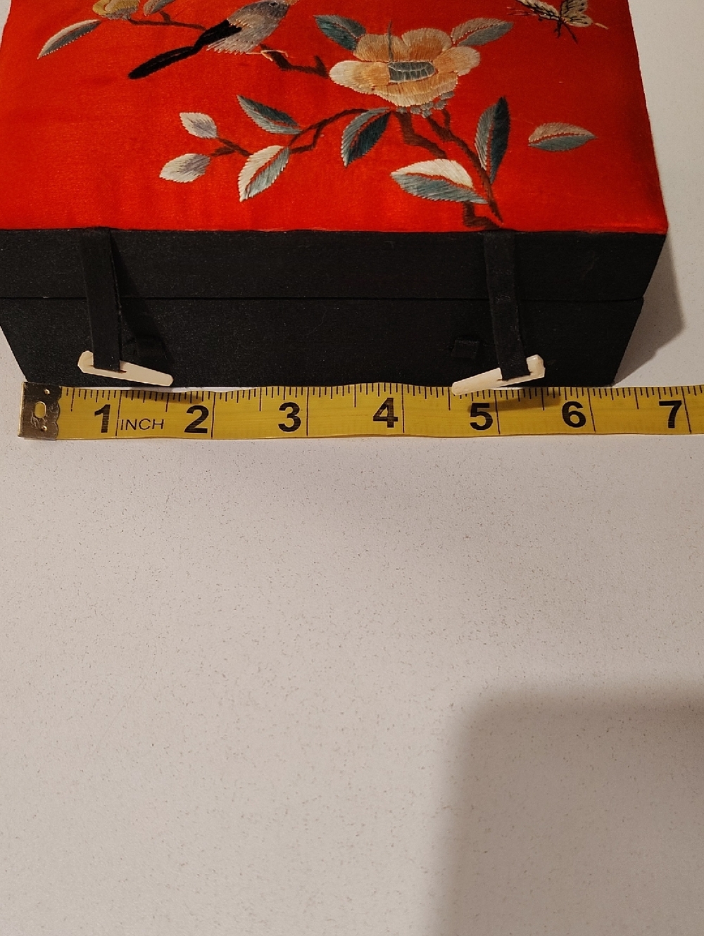 Vintage Chinese Silk Embroidered Padded Trinket Box - Picture 8 of 11